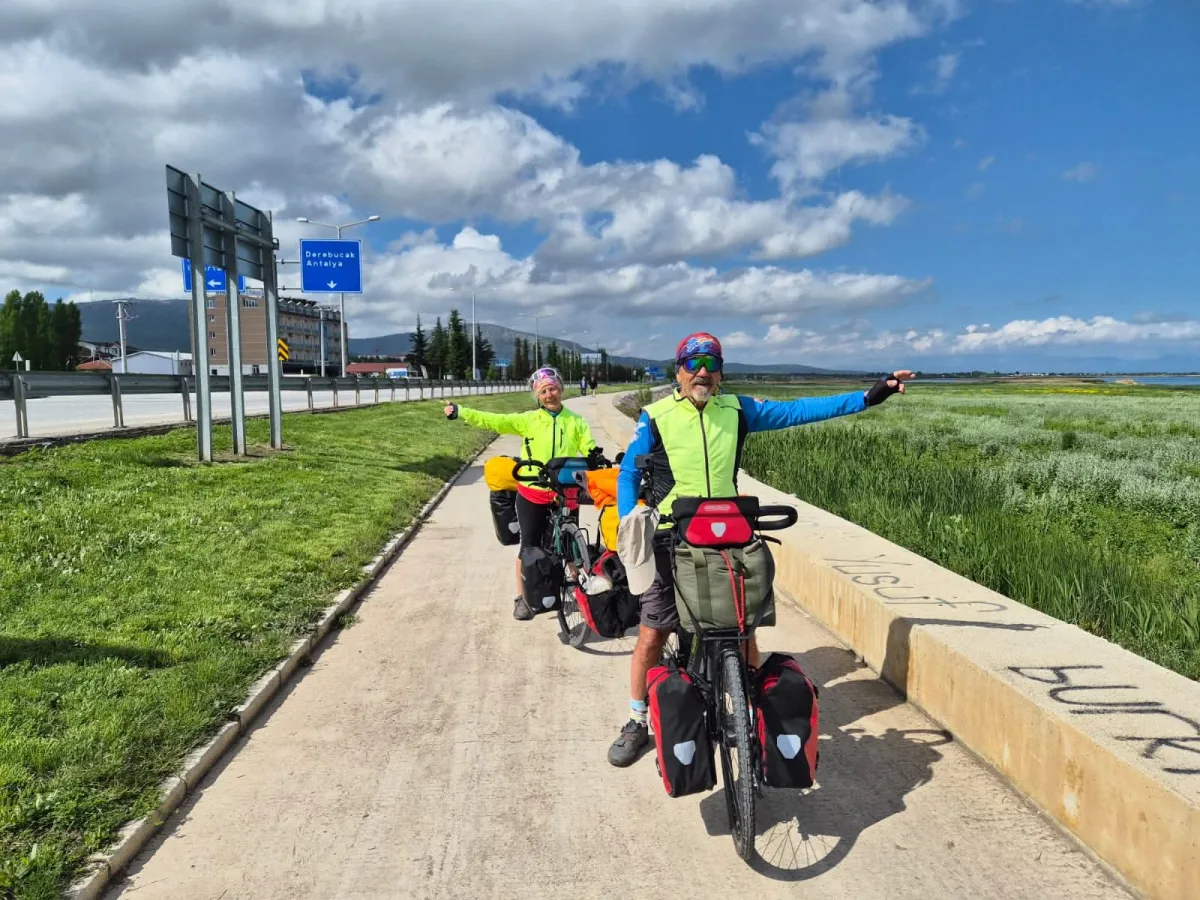 Lale ve Karakaya bisikletle 2100 Km’lik turda
