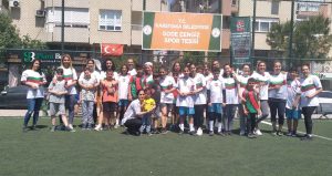 Futbolcularımızın anneleri maç yaptı