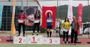 İki sporcumuz 1.'lik kürsüsünde...