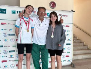 Teniste Üç 1.'lik, İki 2.'lik