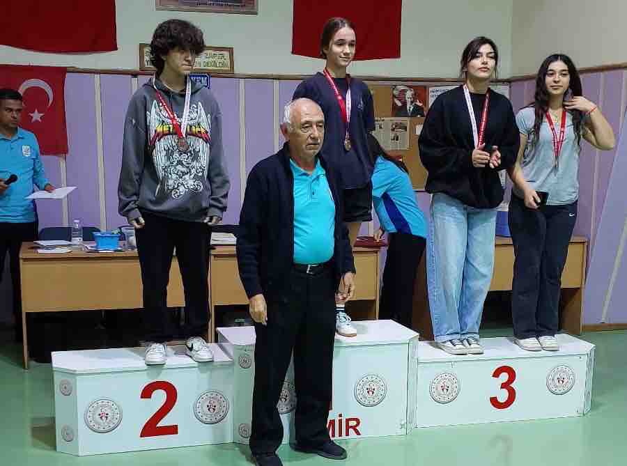 Masa tenisinde iki madalya kazandık