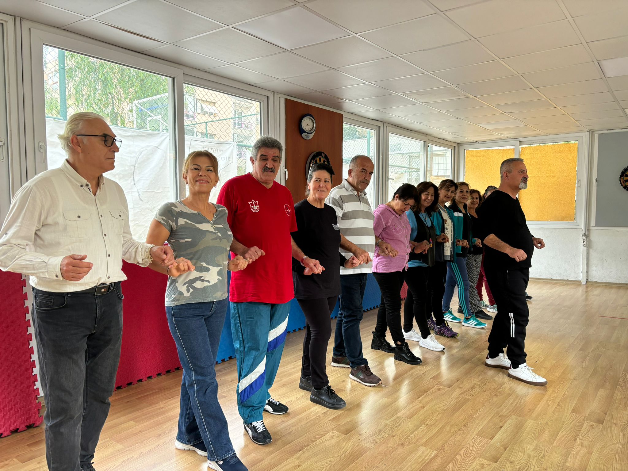 Halk Oyunları ekibimiz "İkinci Bahar"ını yaşayanları bekliyor