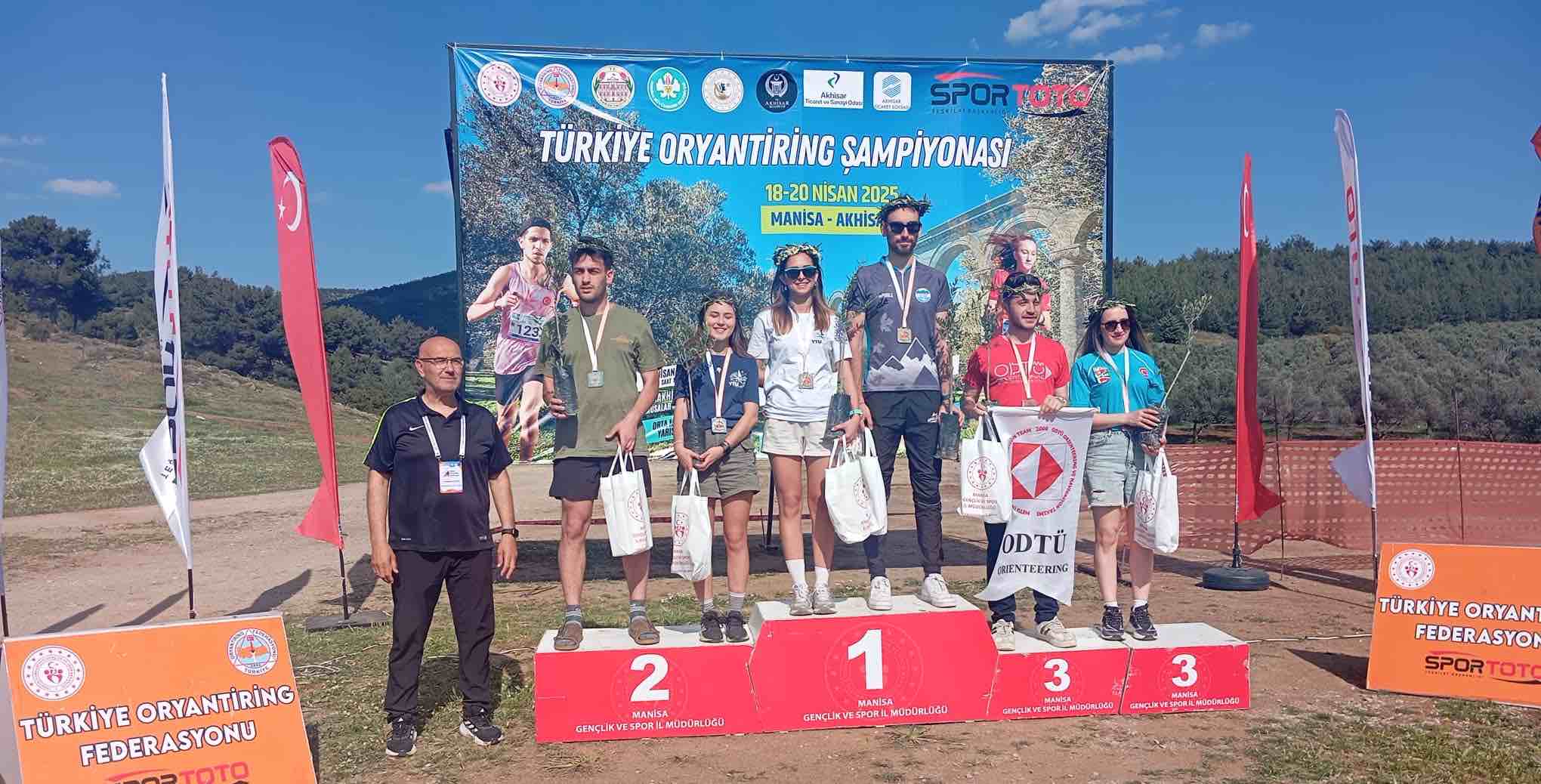 Sporcumuz Büşra Altun yine kürsüde